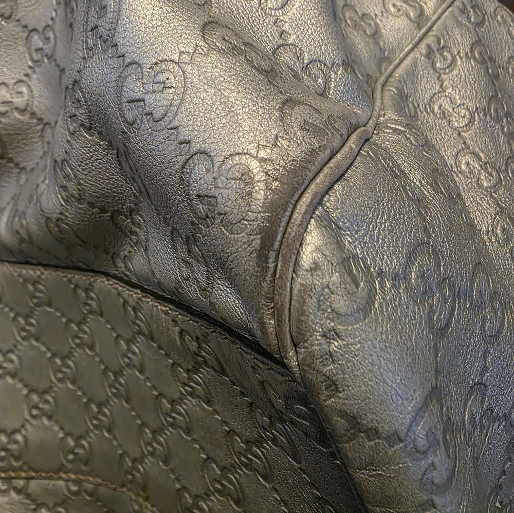 Gucci Silver Monogram Heels and Shoulder Bag - Picture 4 of 11